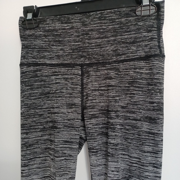 Aerie Chill Play Move Ombre Black And White Leggings - Picture 2 of 7